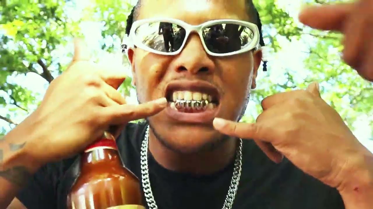 B.I Shcrampy ft King-D - Wie ek is (Official Music video)