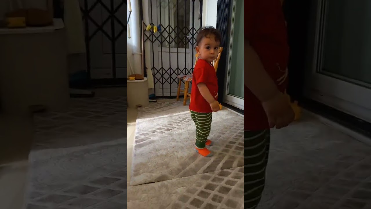 Bebiş Dans Ediyor...