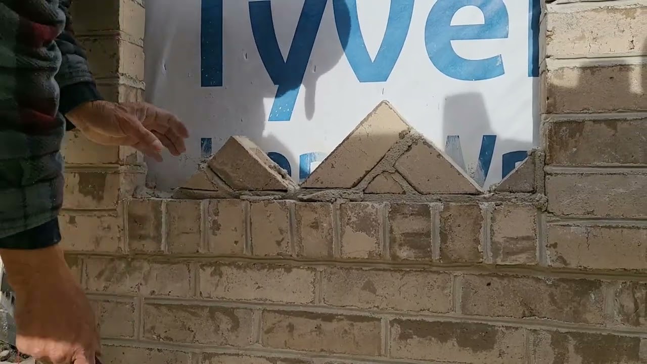 De esta manera maestro figura un diseño de ladrillo en fachada #tips #construction 