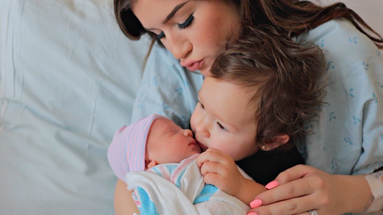 BABY MEETS HER NEWBORN SISTER!!! *CUTEST REACTION*