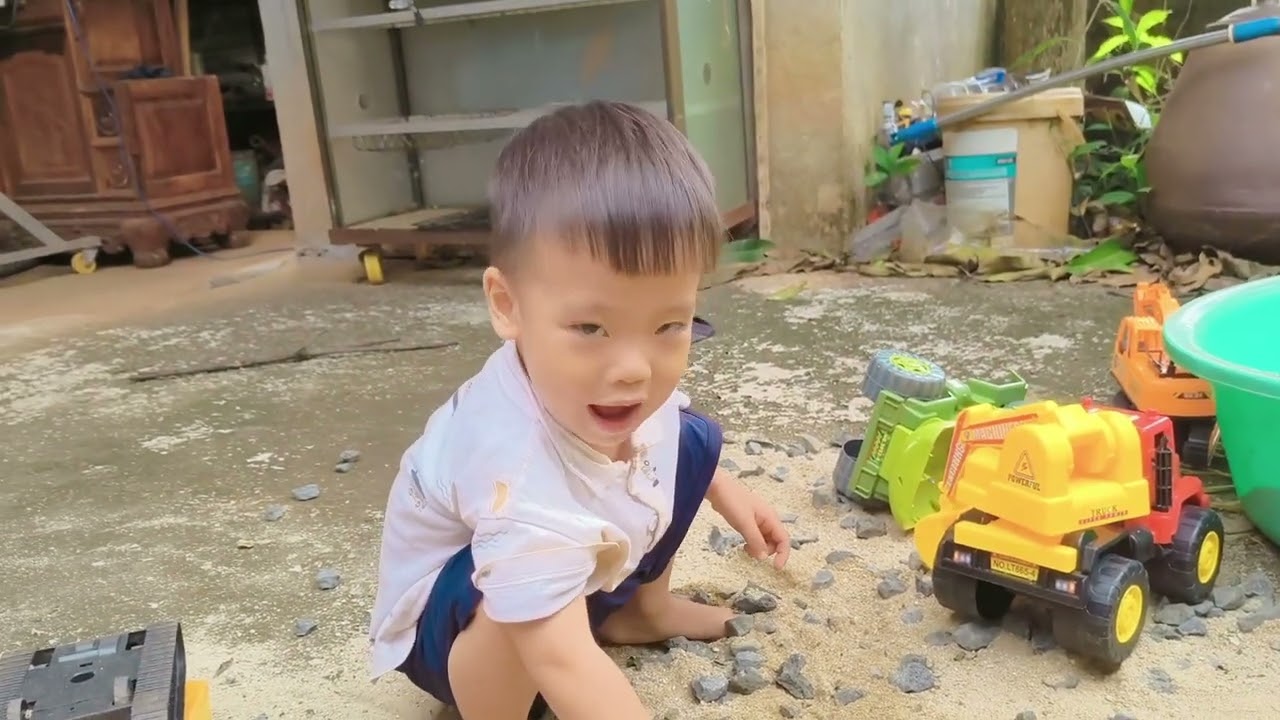 Mê xe múc không chịu vô nhà luôn