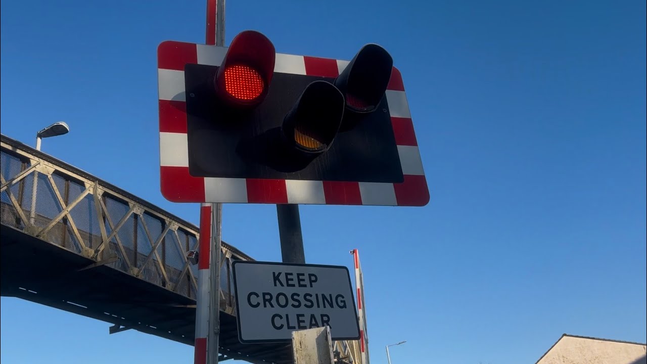 Llantrisant West Level Crossing (Rhondda Cynon Taff) Saturday 10.01.2026