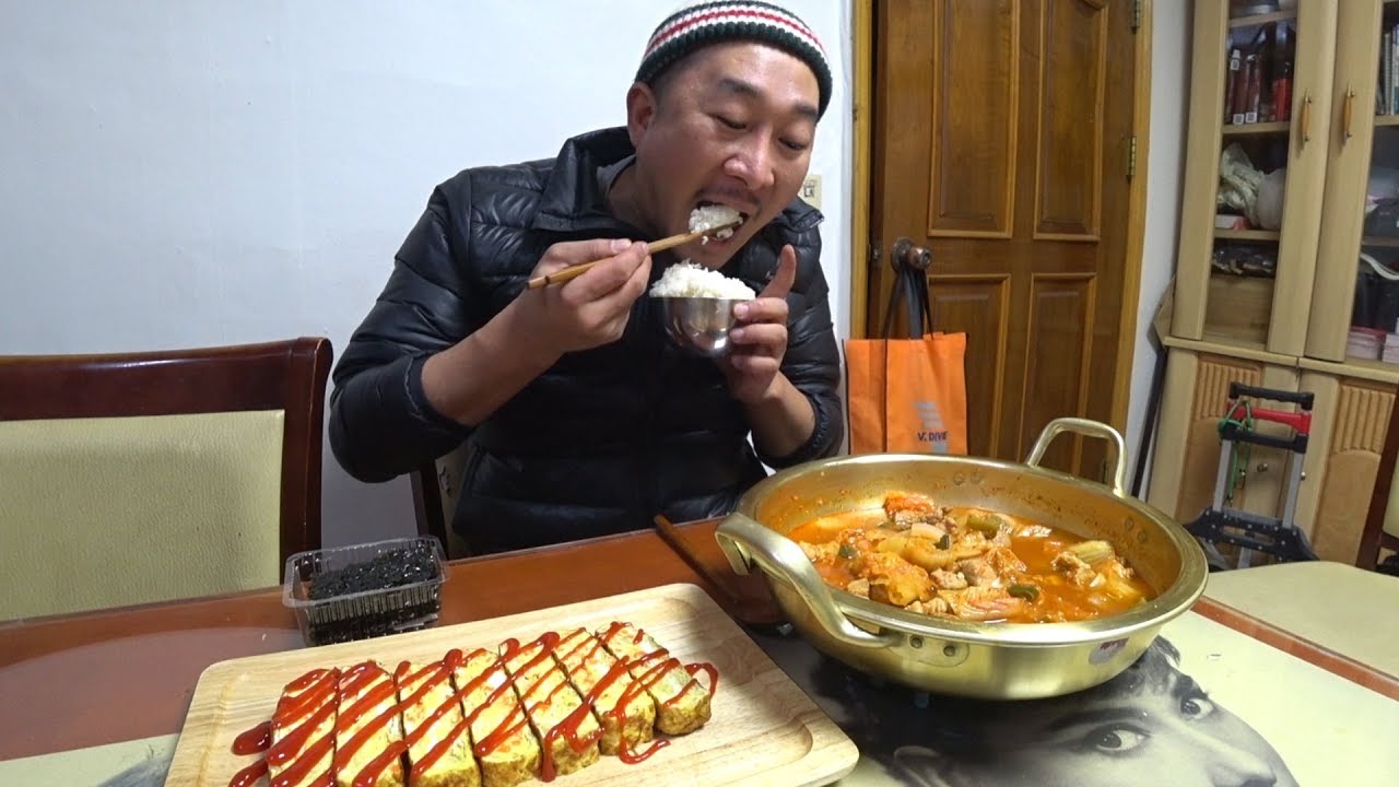 한 겨울 밤 혼밥일기 그리고 지붕 위의 고양이(김치찌개&계란말이)후니로그