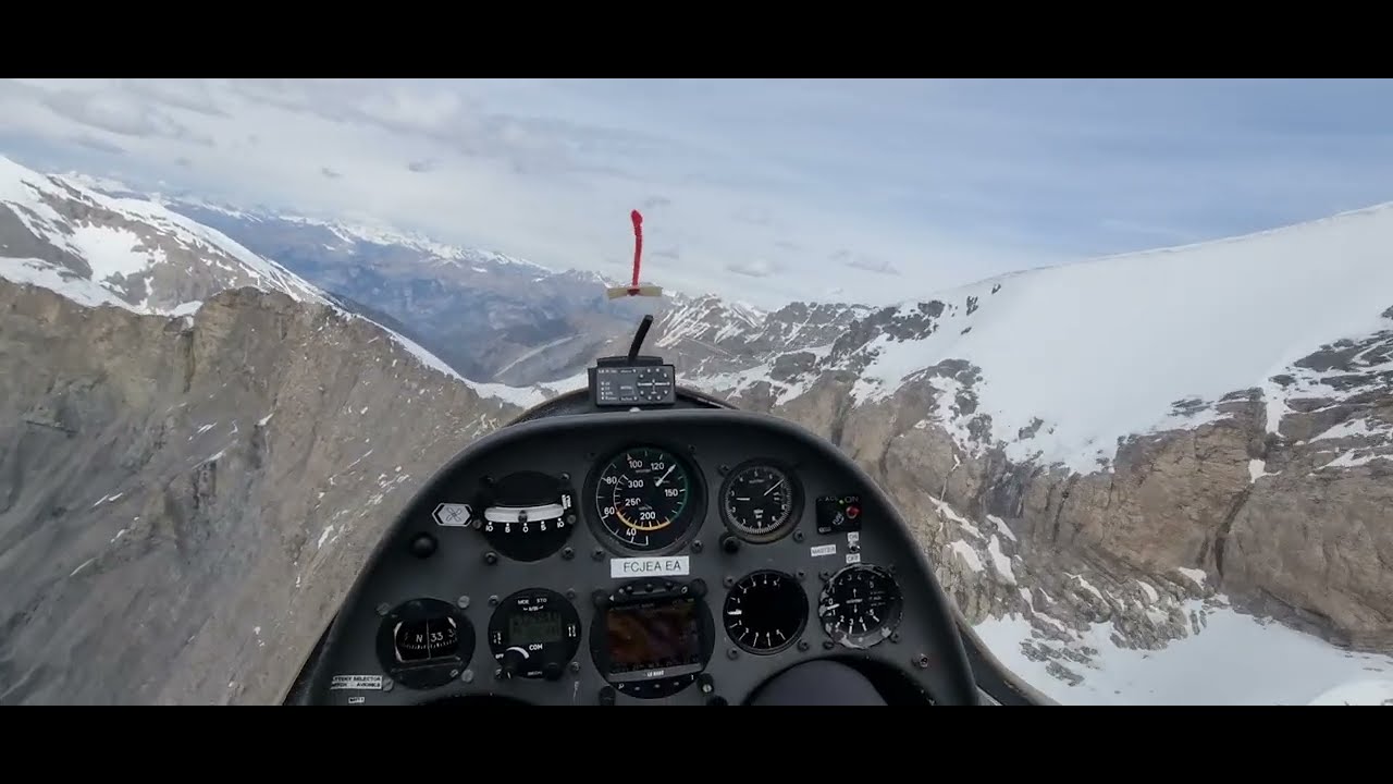 Gliding in a Duo Discus the T&ecirc;te de l'Estrop.