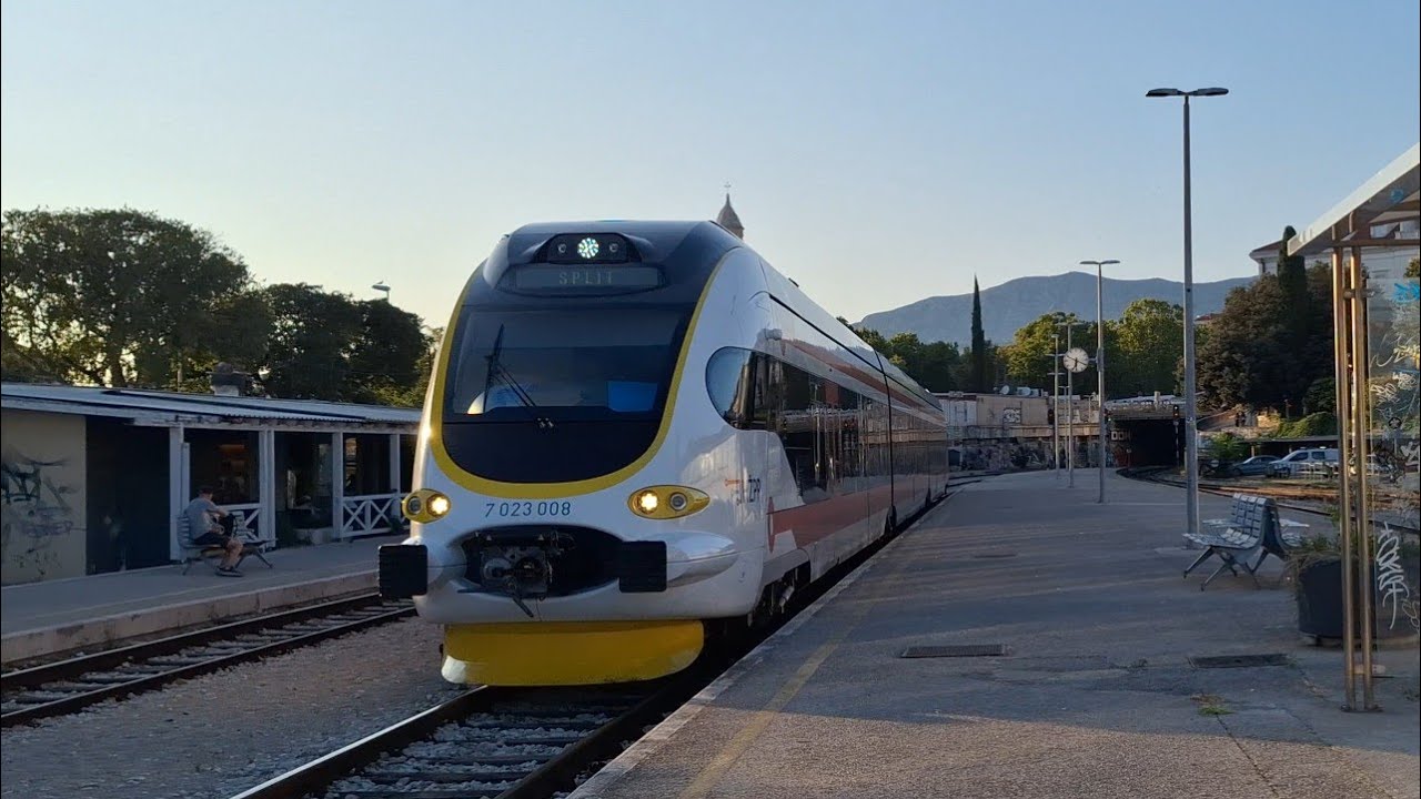 Wjazd spalinowego Končara 7023 na stację Split 22.07.2026