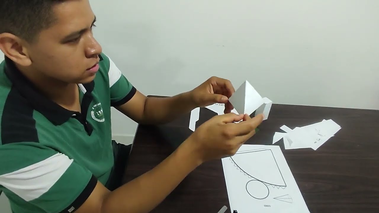 Video tutorial para construcci&oacute;n de Solidos