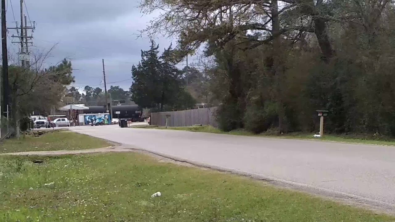 UP 8005 New GEVO Leads Oil Tank Magnolia,Tx
