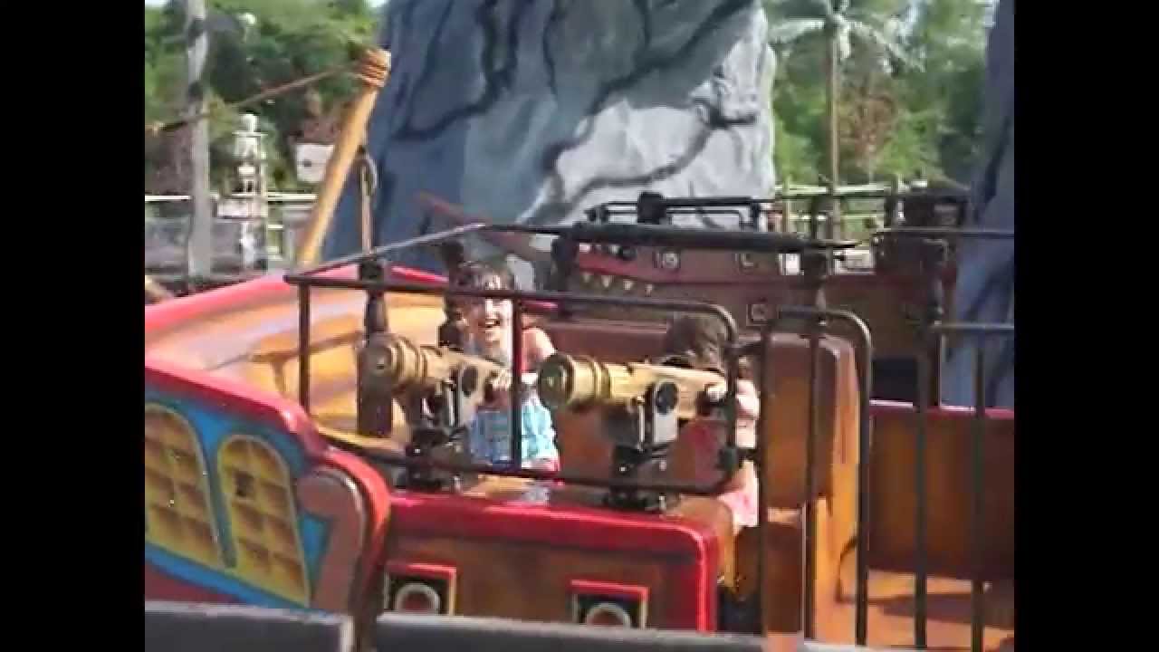 Splish Splash Twins & The Battle of Mutiny Bay New Ride 2014 + Funsies