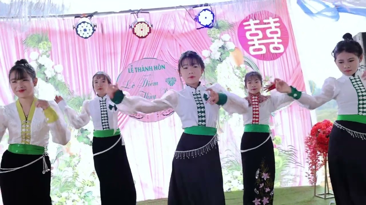 BÀI MÚA ĐVN MỪNG  LỄ THÀNH HÔN LÒ DIÊM & THÙY DUNG TẠI BẢN YÊN XÃ CHIỀNG XINH TỈNH ĐIỆN BIÊN