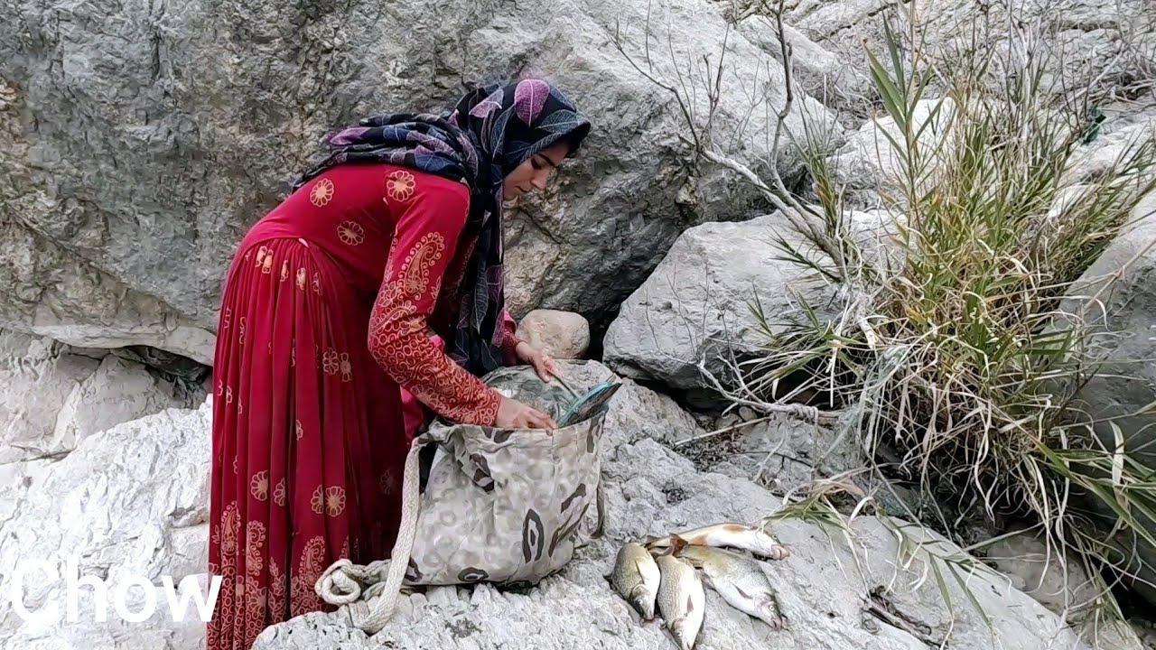 Simple Pleasures: A Lonely Nomadic Woman's Beautiful Fishing Routine