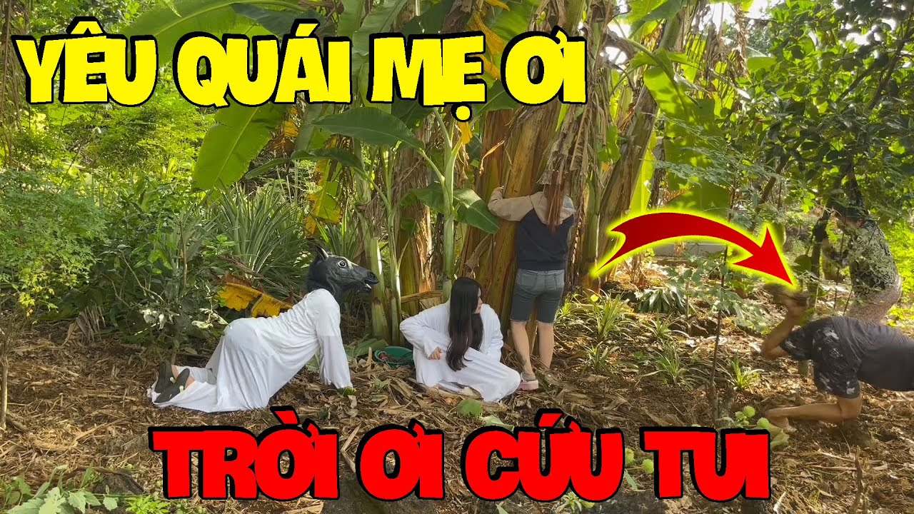 Nhảy Dựng Khi Thấy Con Yêu Quái Chui Ra Từ Bụi Chuối