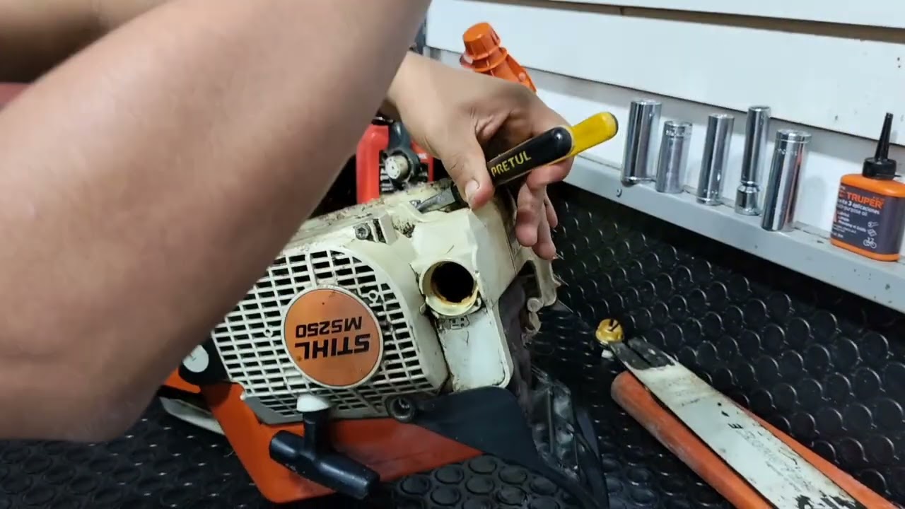 como lavar el depósito y la bomba de aceite de una motosierra stihl MS 250