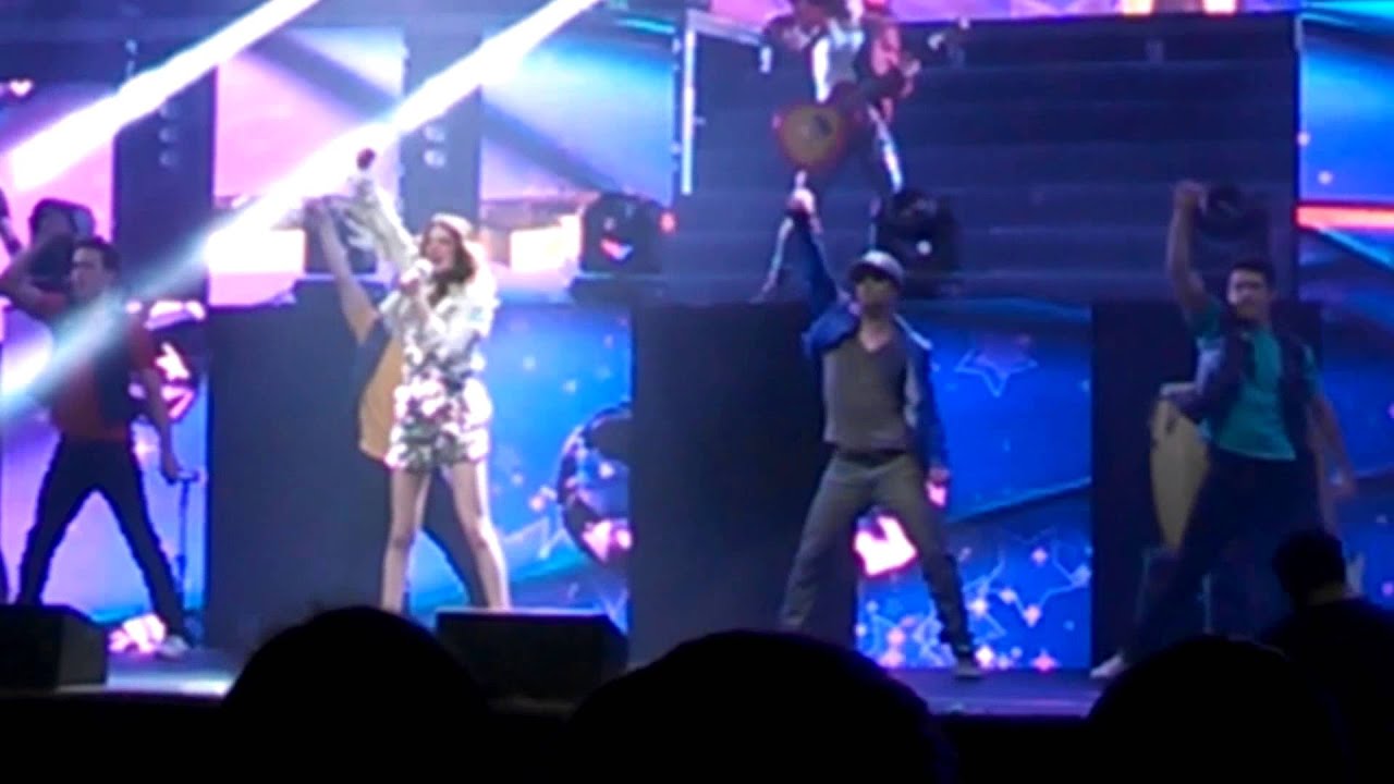 Show de Violetta ao vivo no Brasil: Violetta canta Como Quieres