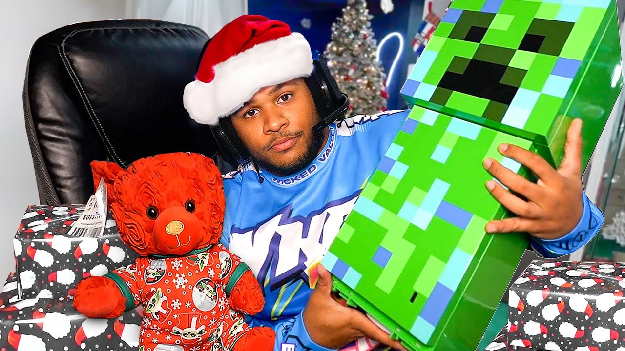 Fanum Opens Christmas Presents From Viewers!
