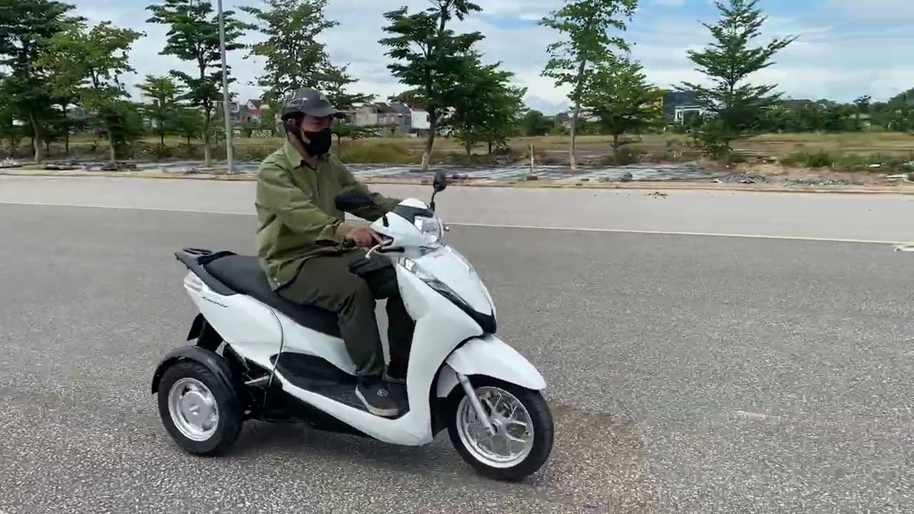 Honda lead độ 3 bánh chạy lệch có lùi.