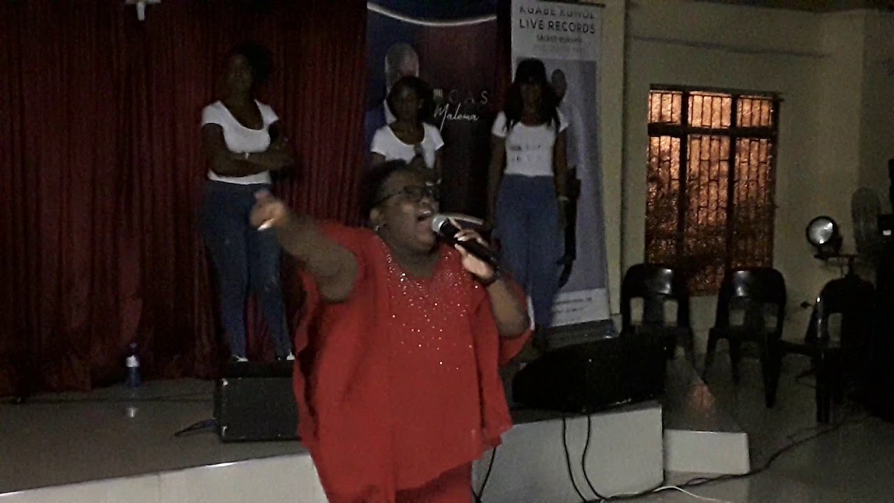 Kgaogelo kekana singing Jeso kego hlologetse bapa lenna.