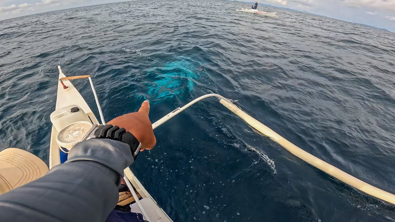 Biglang Bumulaga Itong Napakalaking Isda Samin