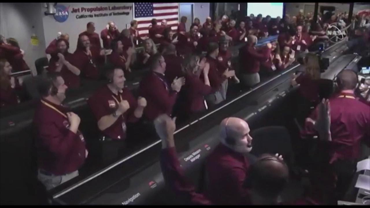 Spazio, atterraggio della sonda Insight su Marte riuscito: l'esultanza alla Nasa