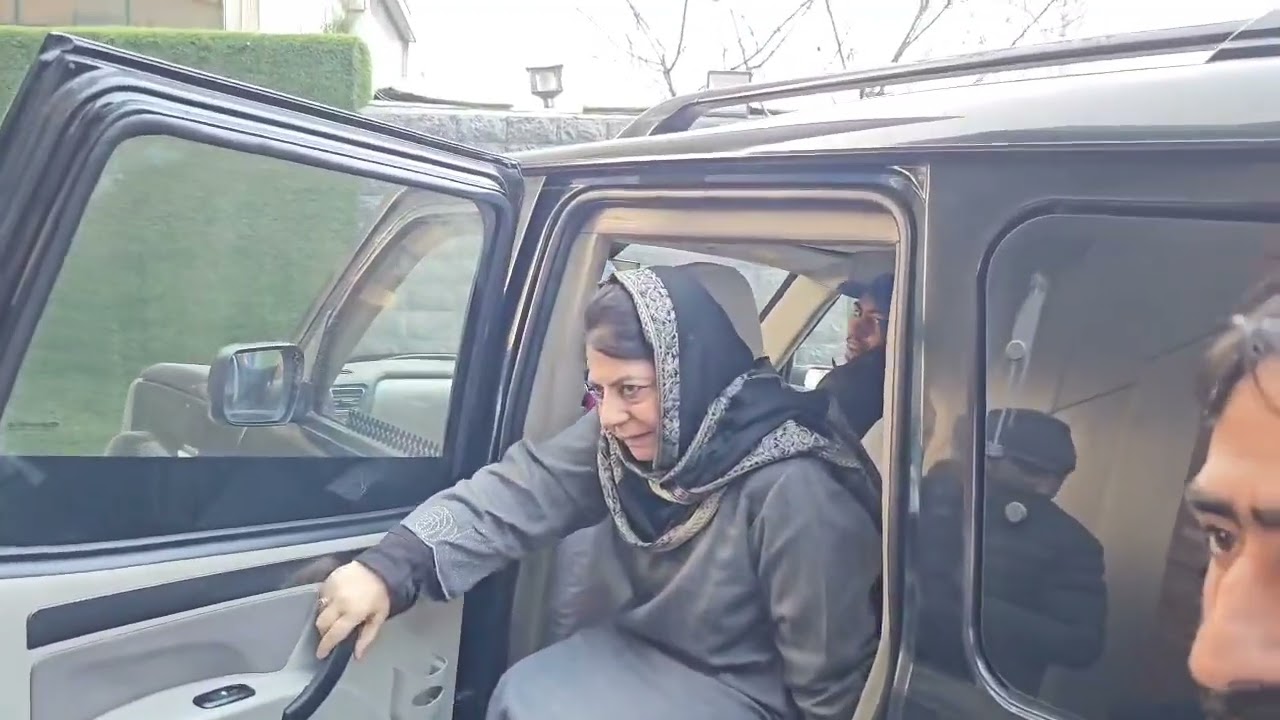 Mehbooba Mufti reached Paras hospital dalgate srinagar for check up