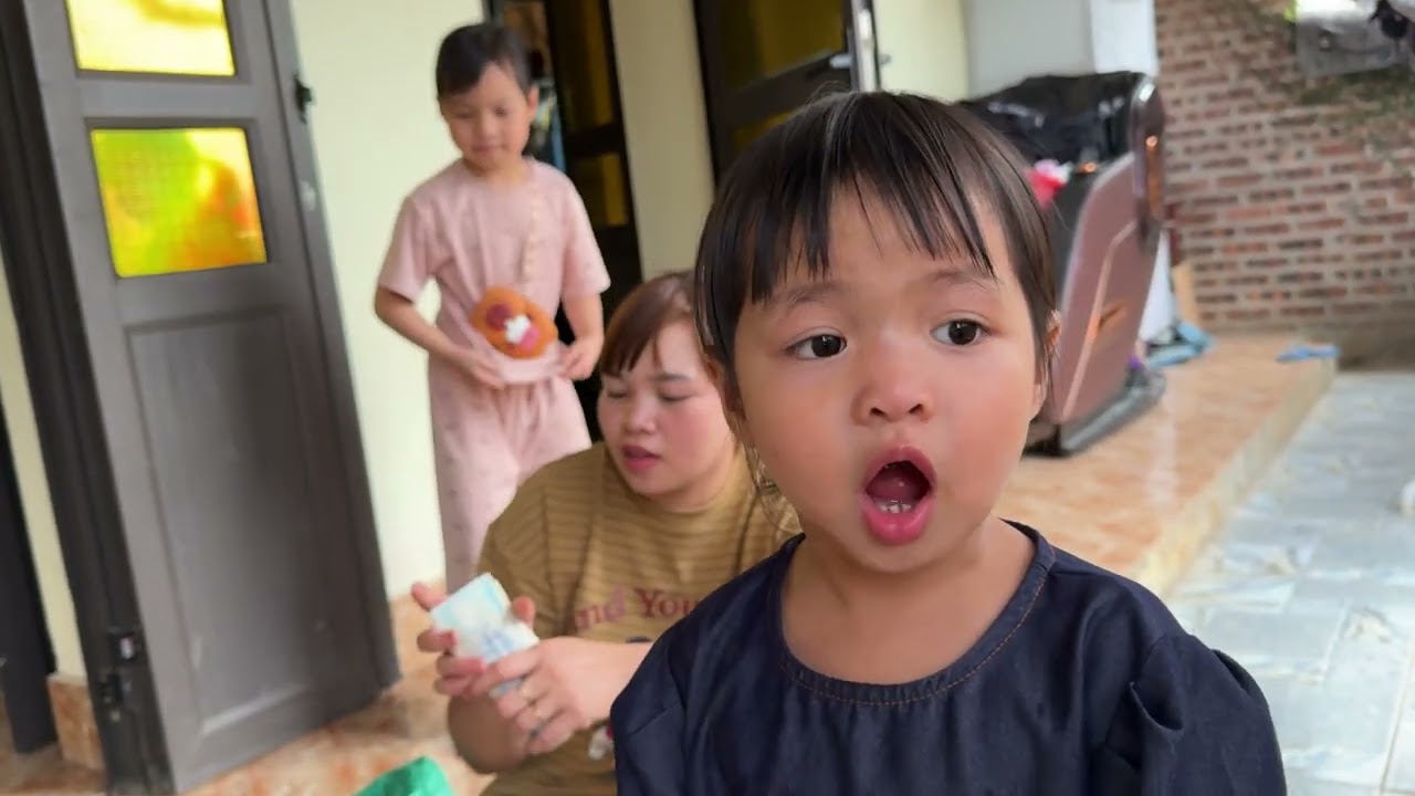 Thối đập lợn đưa tiền cho mẹ sắm tết