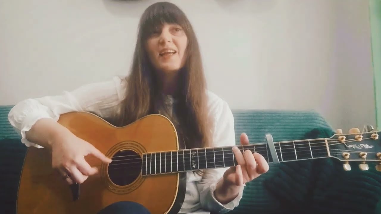 Elena Malamou - Wavering (live living room session)