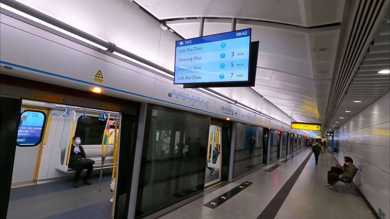 四列東鐵綫列車分別駛經金鐘、會展、紅磡及火炭站往落馬洲 (上午繁忙時間)