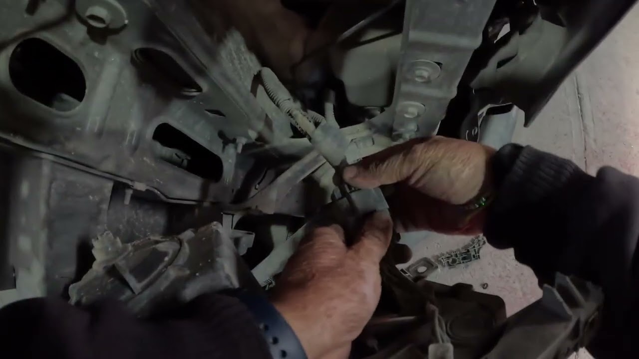 Cómo quitar los faros de camioneta sierra denali 2014 
