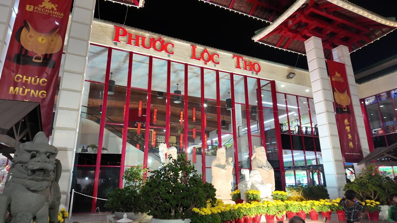Đi chợ Tết đ&ecirc;m Phước Lộc Thọ 2026!