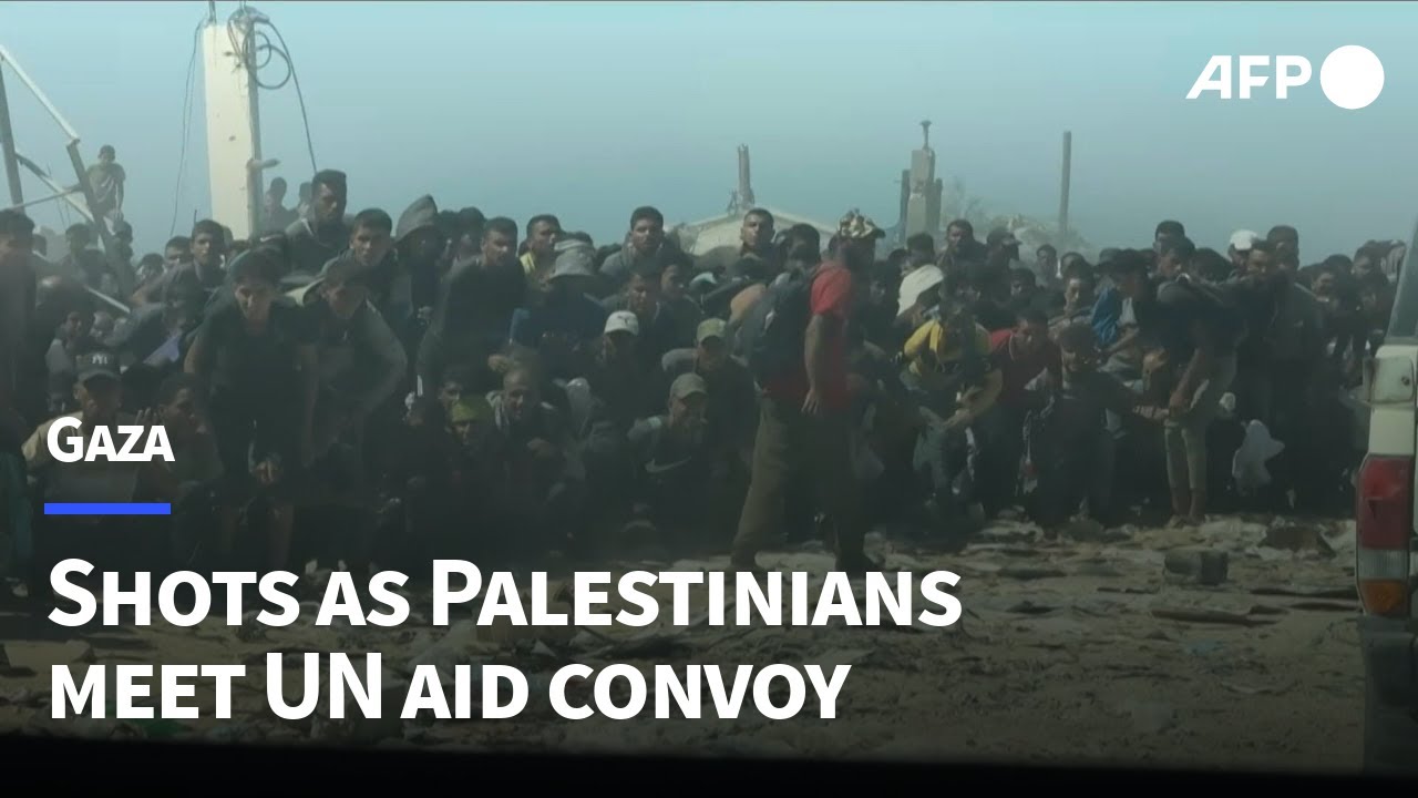Crowds of Palestinians meet UN aid convoy in southern Gaza Strip | AFP