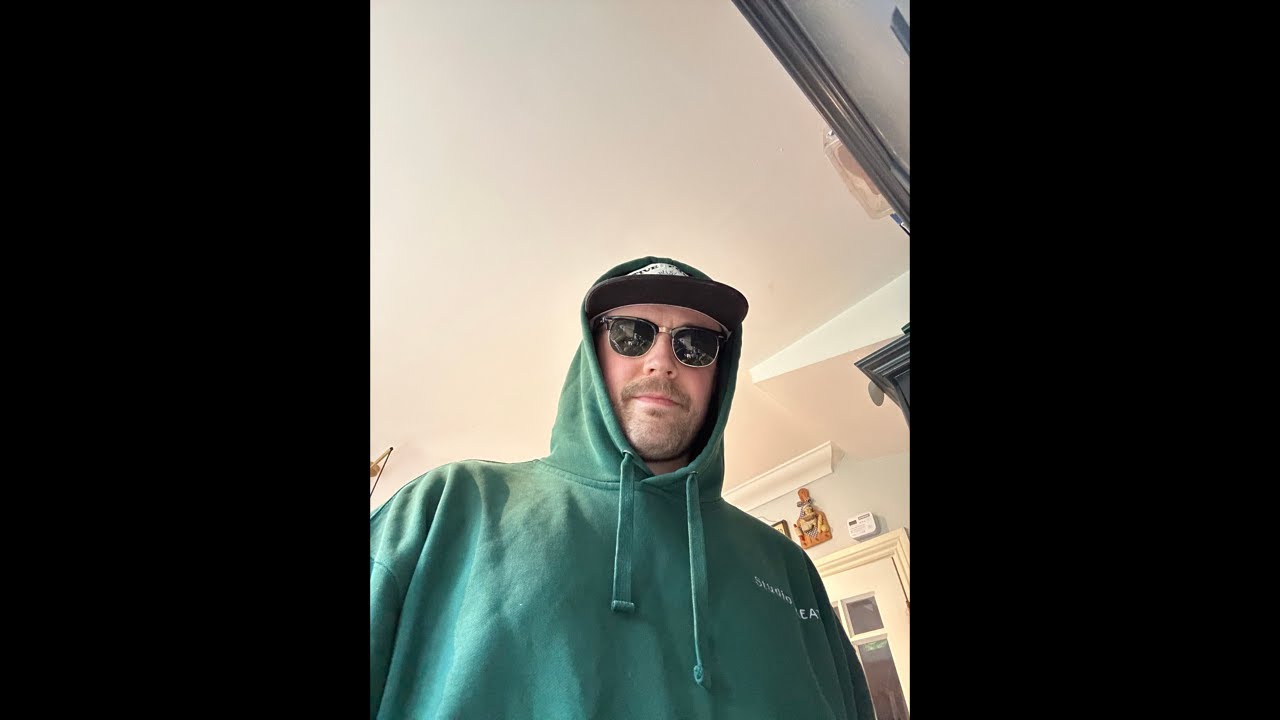 Cooking fried eggs & talkin’ sh!te
