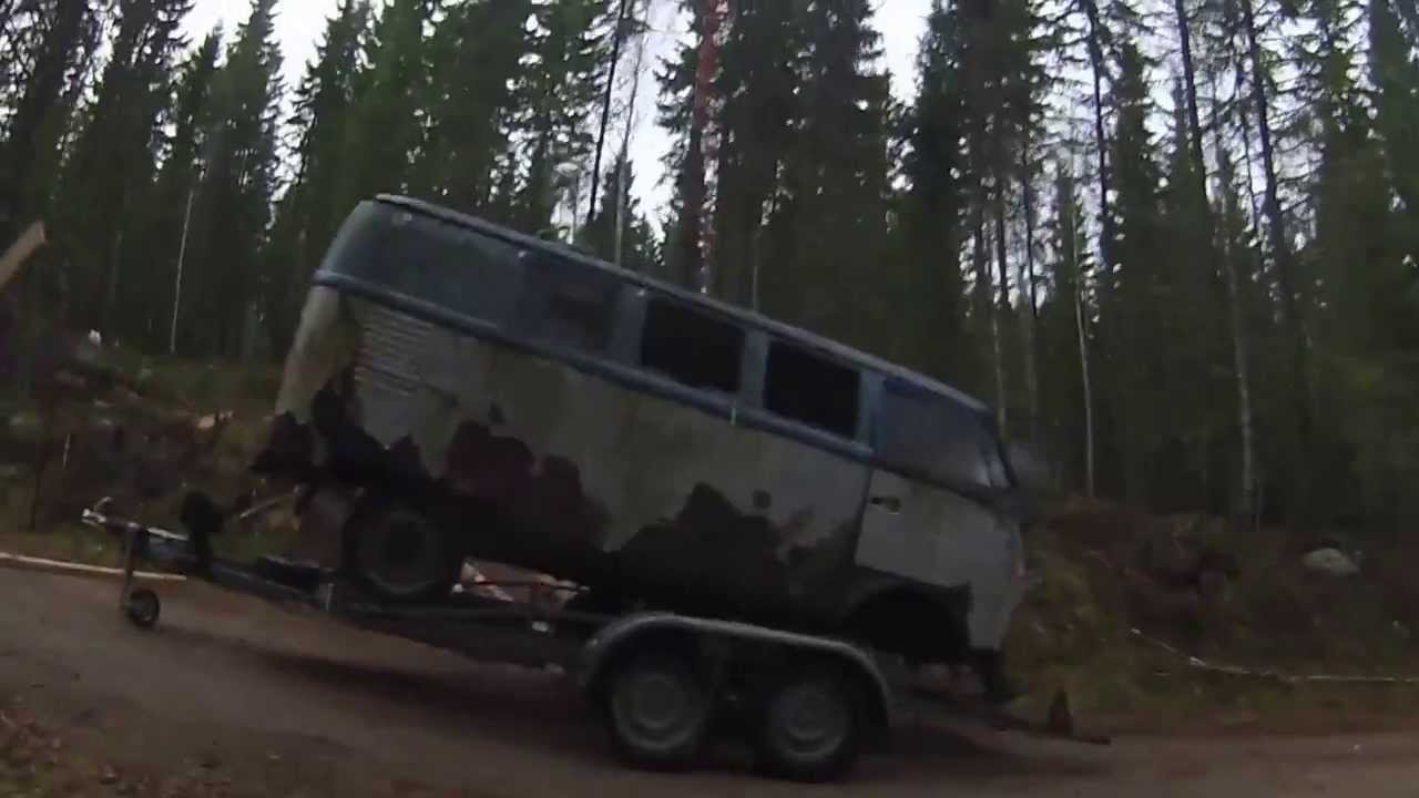 Rescue of a 1956 split bus from the Swedish Hellsingland forest!