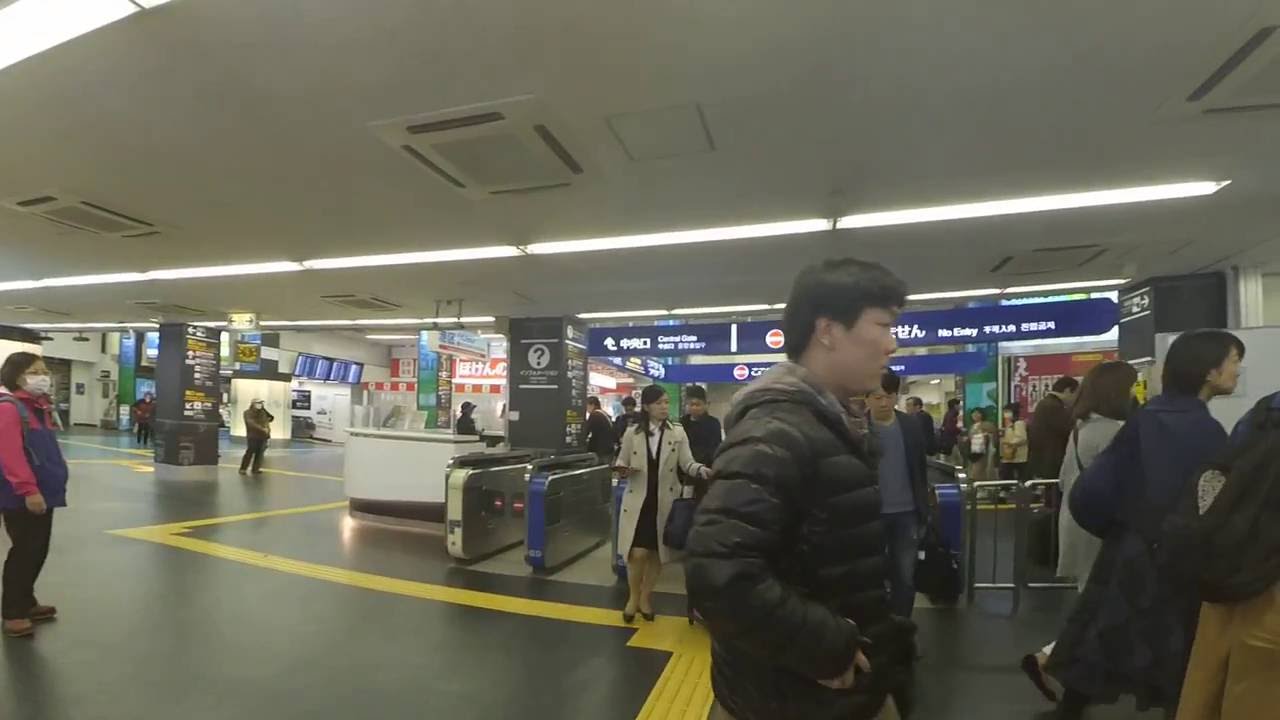 Transferring from Tokyo Monorail to Hamamatsucho Station, to the JR Yamamote line [YDXJ0091]