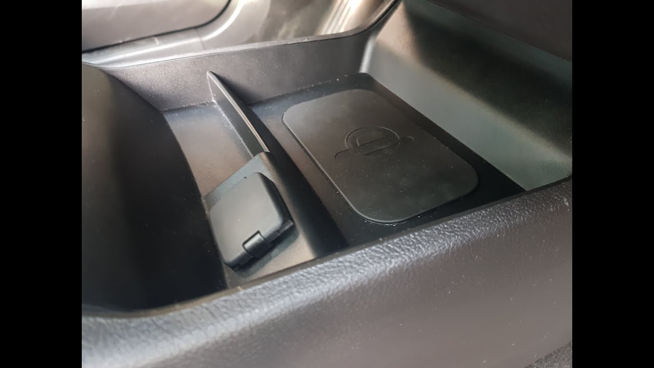 Montaż ładowarki bezprzewodowej QI Ford Mondeo MK5