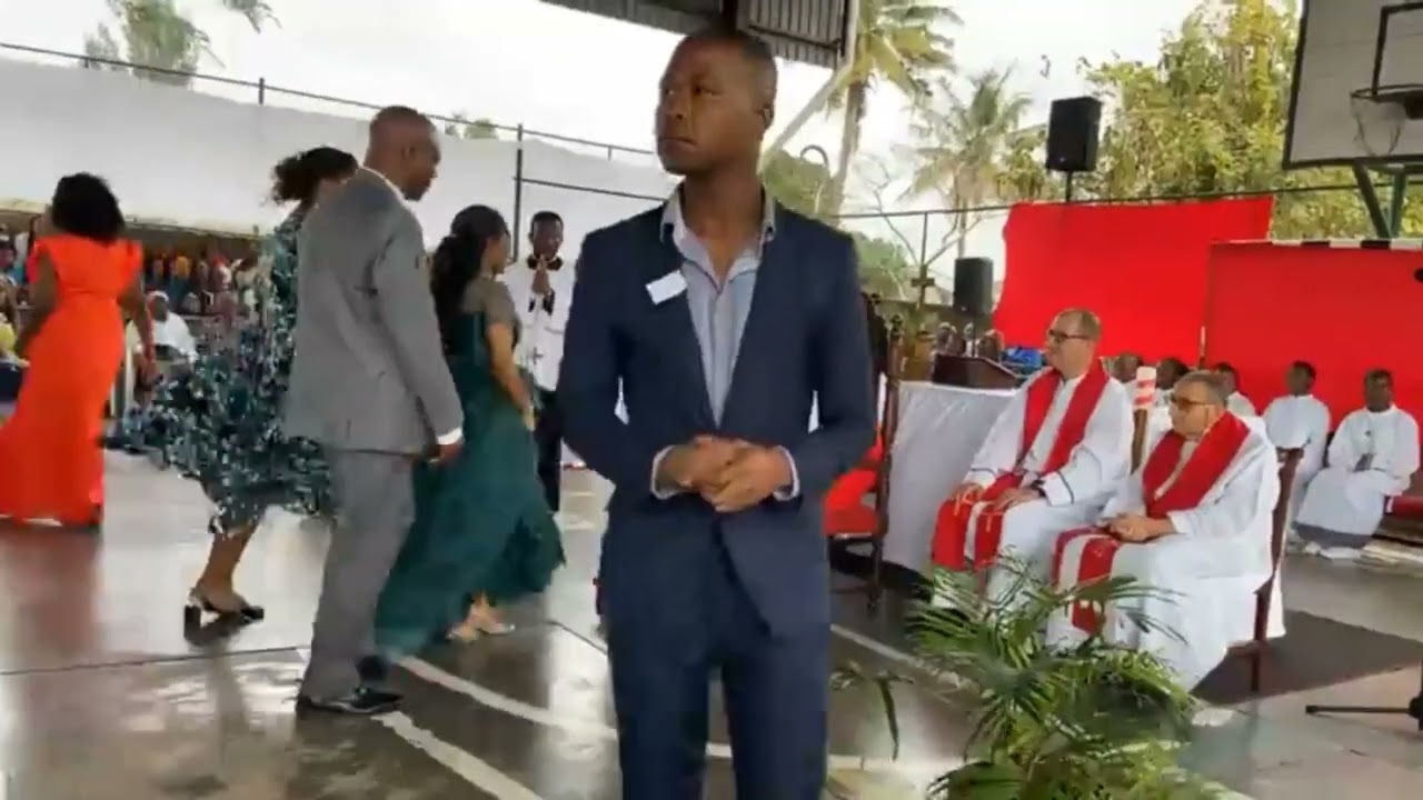 vamos pelo mundo, proclamar o evangelho