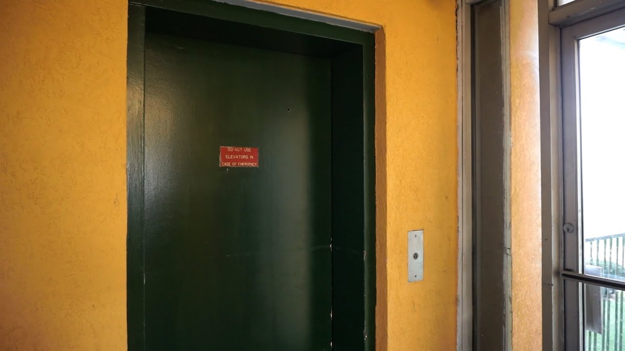 Machine Room Tour! 1974 Dover hydraulic elevators @ Days Inn Roanoke Civic Center, Roanoke, VA