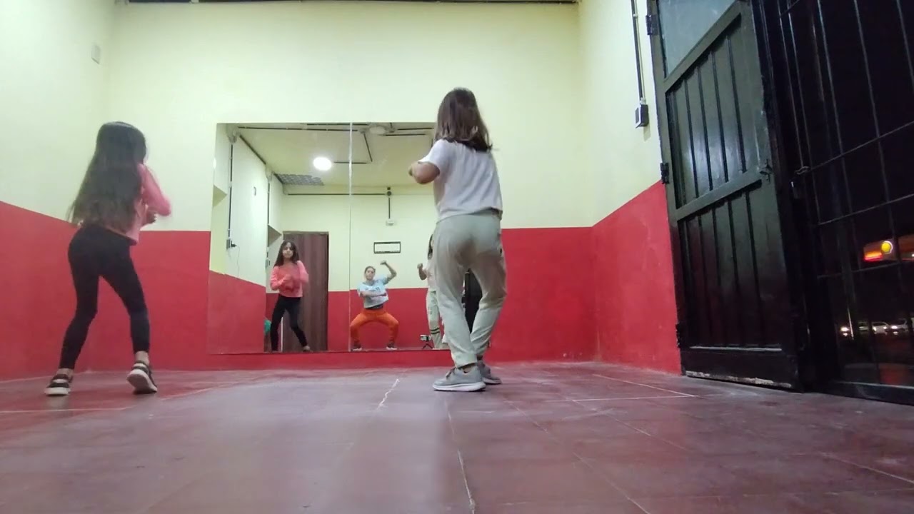 UNA FOTO (REMIX) (con Emilia) @mesita @NickiNicoleOk @TiagoPZK @EmiliaOficial