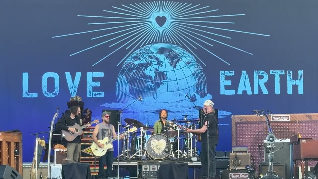 Neil Young and The Chrome Hearts - Ambulance Blues (Live Sparkassenpark Mönchengladbach 04.07.2025)