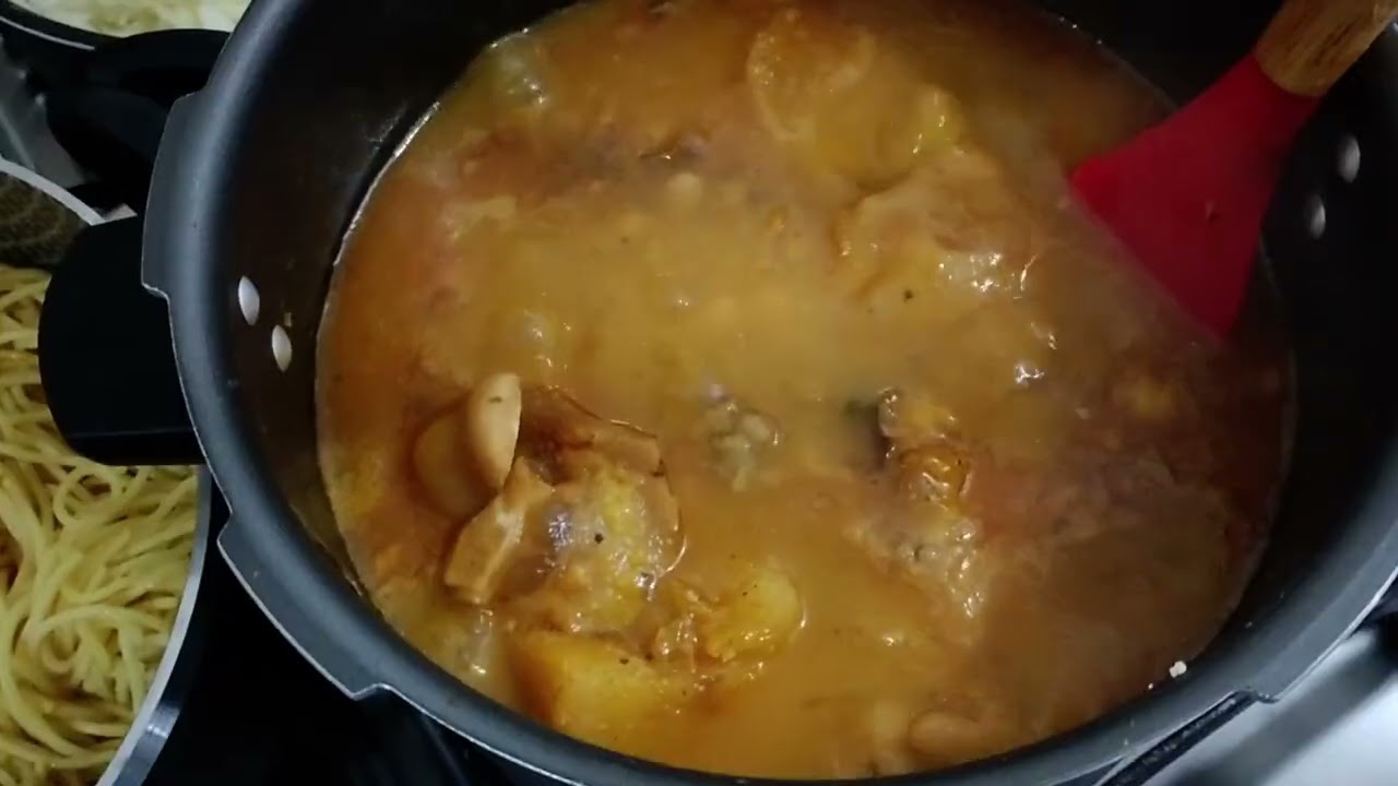 Almoço de quarta feira mocotó com calabresa!