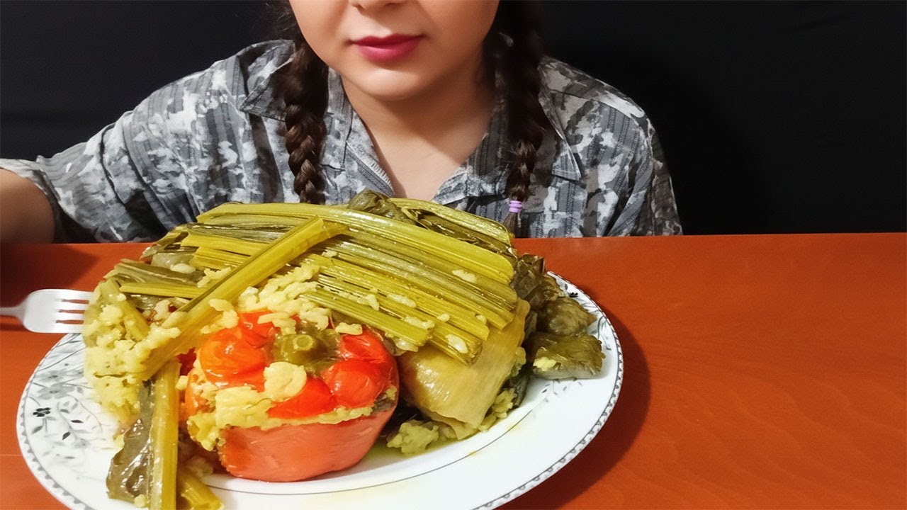 ASMR | TRADITIONAL KURDISH DOLMA 🌿 Stuffed Grape Leaves & Dried Squash | Eating Sounds / Mukbang