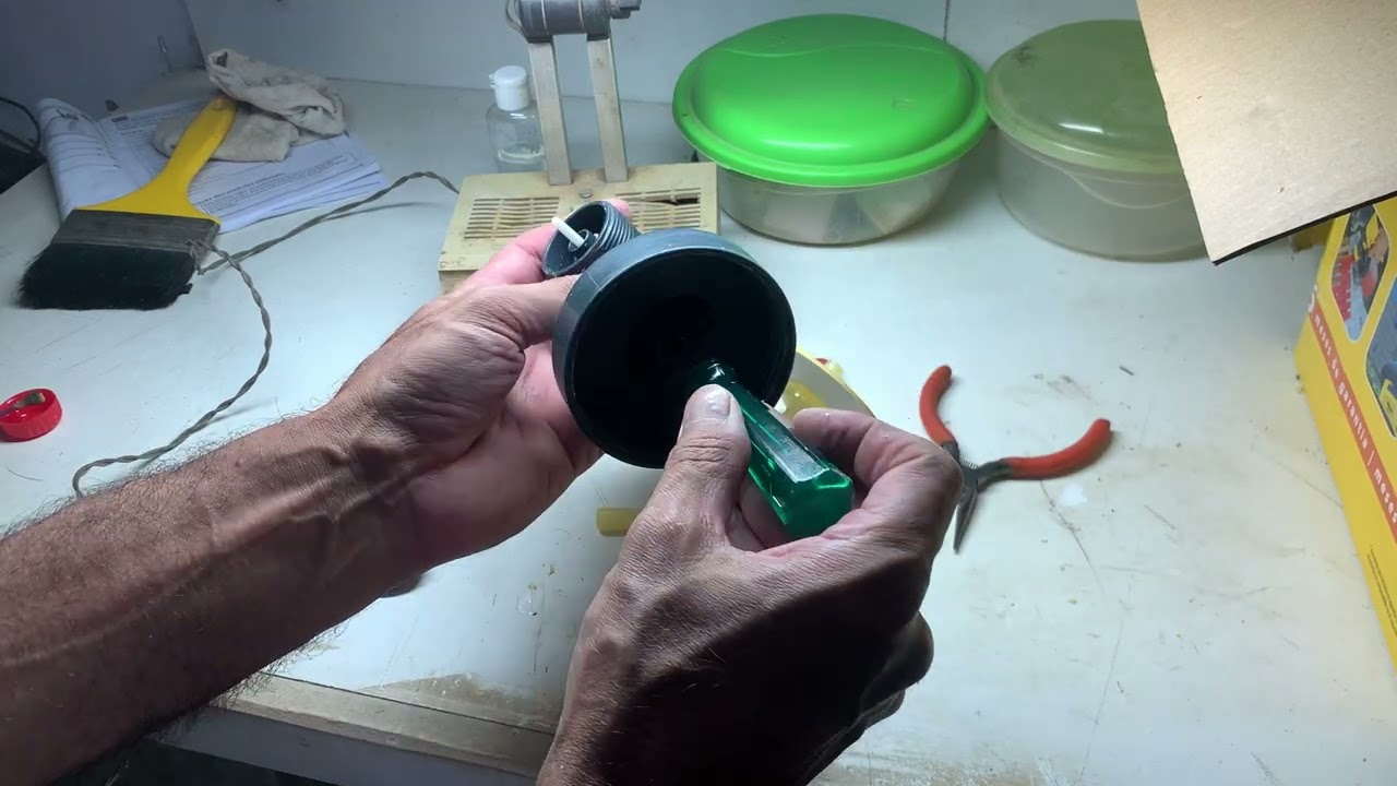 Pistola pulverizadora de tinta wagner w670 vazando tinta pela ponta bico frente