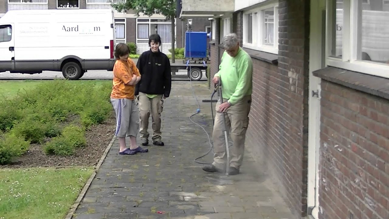 100% water tegen onkruid - Aardoom Hoveniers in actie met Wave Midseries