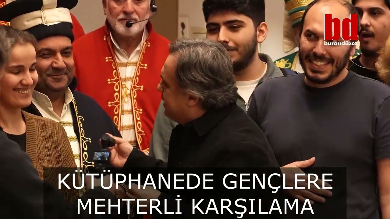KÜTÜPHANEDE GENÇLERE MEHTERLİ KARŞILAMA
