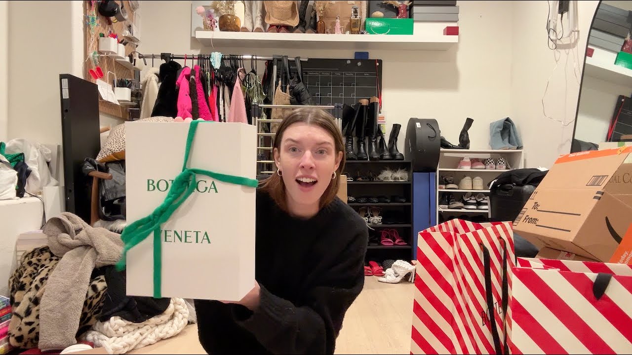 *surprise* 10 year anniversary designer gifts! (vlogmas day 7)