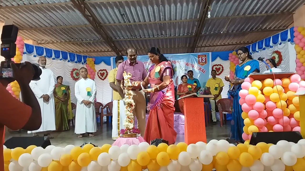 குத்து விளக்கு ஏற்றுதல்...