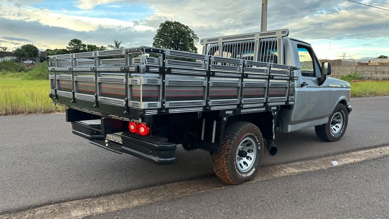 FORD F1000 DIESEL À VENDA A PARTIR DE 26 MIL