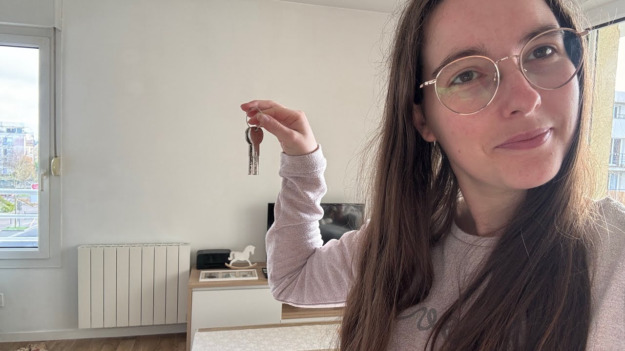 [Vlog] J'ai les clefs de mon appartement + visite à vide !