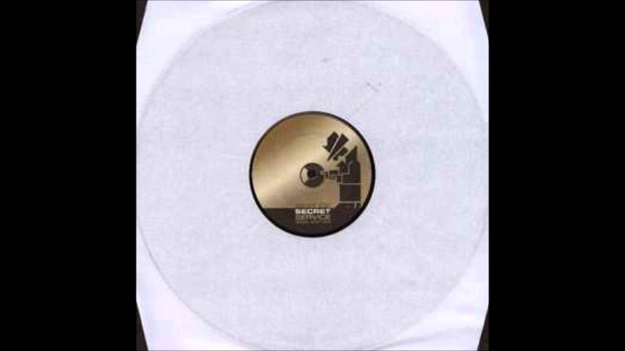 2-4 Grooves - Run & Hide (Dub Mix)
