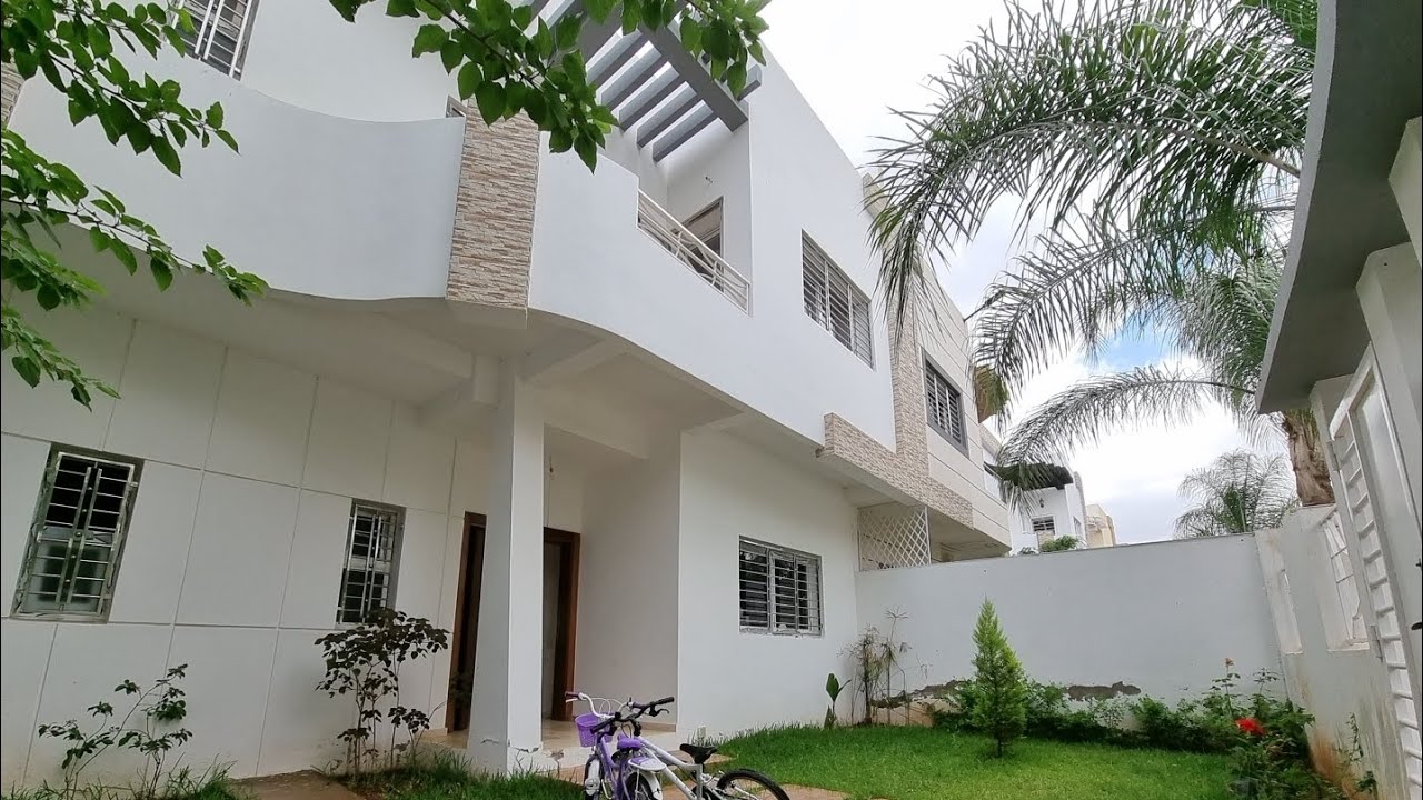 فيلا ممتازة بواجهتين للكراء الشهري بالأثاث بفاس تجزئة أملاك قرب أكديطال VILLA À LOUER À FÉS MEUBLÉ