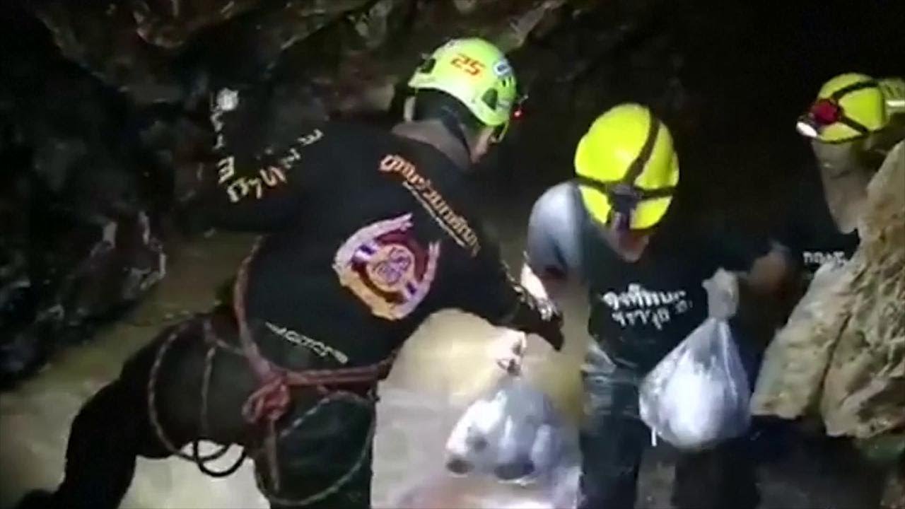 Thailandia, ragazzi intrappolati: i soldati portano scorte di cibo
