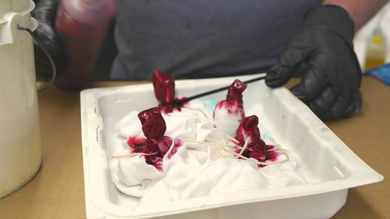 How to Tie-Dye With Red & Blue : Tie-Dye Techniques